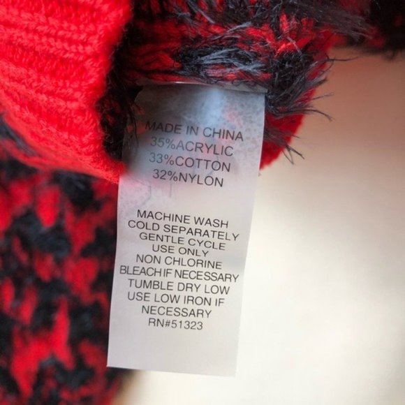 Two by Vince Camuto Animal Jacquard Sweater Fuzzy Black Red PXS - Picture 7 of 7